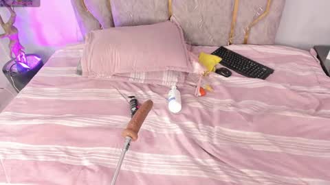 Katerine online show from 10/08/25, 03:37