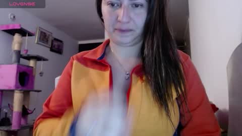 Snapshot of kattie_love chatting on 11/11/25, 04:34 kattie online show from 11/11/25, 04:34