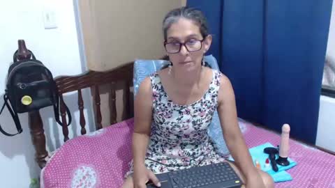 Snapshot of kattydirty144 chatting on 09/30/25, 02:44 angel online show from 09/30/25, 02:44