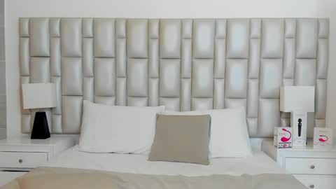 katy blonde girl and paola big boobs online show from 02/01/25, 04:22