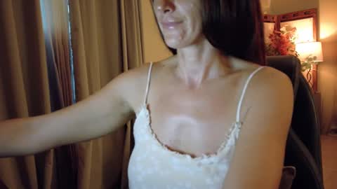 Snapshot of katy_mmm chatting on 09/18/25, 10:56 Katy online show from 09/18/25, 10:56