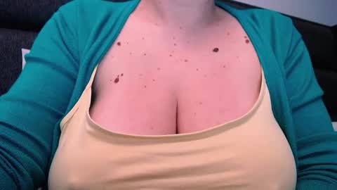 Snapshot of katynextdoor chatting on 01/17/25, 06:15 Katy online show from 01/17/25, 06:15