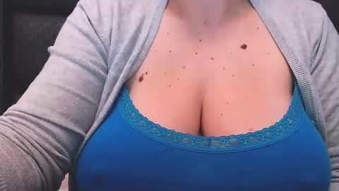 Snapshot of katynextdoor chatting on 01/28/25, 05:54 Katy online show from 01/28/25, 05:54