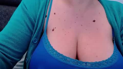 Snapshot of katynextdoor chatting on 02/10/25, 09:04 Katy online show from 02/10/25, 09:04