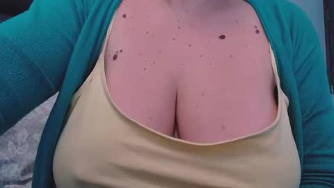 Snapshot of katynextdoor chatting on 02/12/25, 10:35 Katy online show from 02/12/25, 10:35