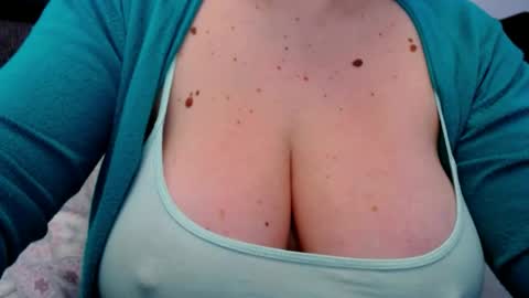 Snapshot of katynextdoor chatting on 02/19/25, 06:33 Katy online show from 02/19/25, 06:33