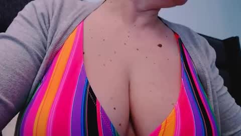 Snapshot of katynextdoor chatting on 03/07/25, 06:35 Katy online show from 03/07/25, 06:35