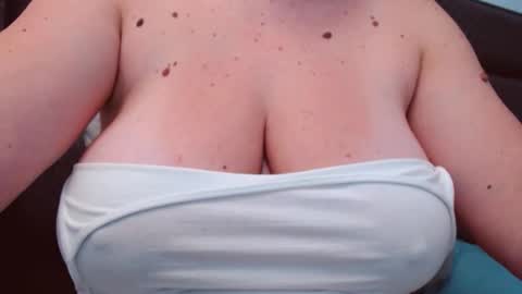 Snapshot of katynextdoor chatting on 09/19/25, 05:09 Katy online show from 09/19/25, 05:09