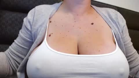 Snapshot of katynextdoor chatting on 09/25/25, 03:54 Katy online show from 09/25/25, 03:54