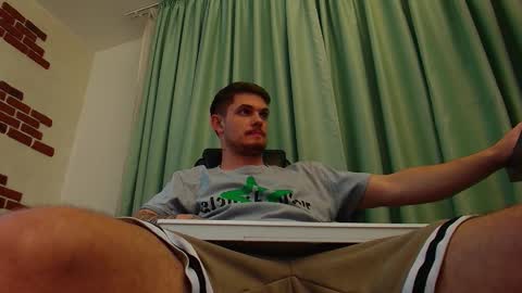 Snapshot of kavinakul chatting on 01/07/25, 03:44 KavinAkul online show from 01/07/25, 03:44