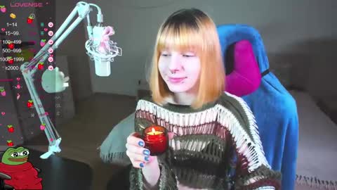 Snapshot of kawaii_power_uwu chatting on 01/24/25, 03:24 Kira-chan online show from 01/24/25, 03:24
