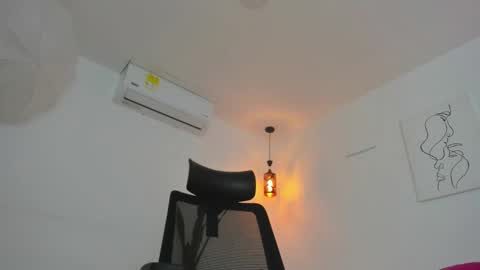      K A Y L A      online show from 11/02/25, 01:24