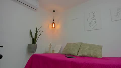      K A Y L A      online show from 11/03/25, 01:34