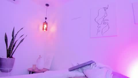      K A Y L A      online show from 11/06/25, 02:07