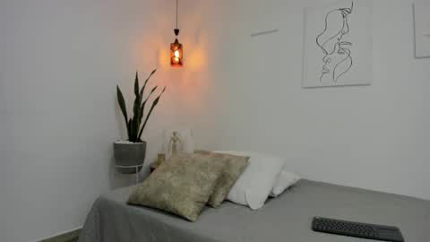      K A Y L A      online show from 11/18/25, 01:37