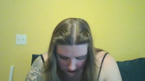 Snapshot of kaytiebird96 chatting on 11/21/25, 05:33 Katie Bird online show from 11/21/25, 05:33