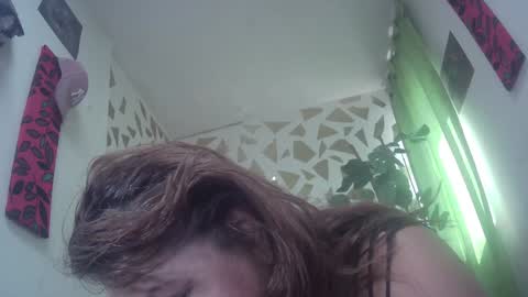 Snapshot of kazsandrah chatting on 01/12/25, 08:25 KAZSANDRAH online show from 01/12/25, 08:25