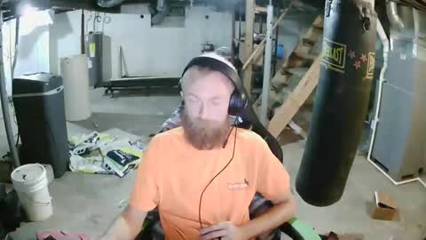 Snapshot of kazthesub chatting on 10/19/25, 09:04 kazthesub online show from 10/19/25, 09:04