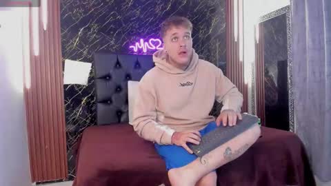 Keane online show from 11/11/25, 12:27