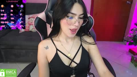 Snapshot of keeiity_moon chatting on 12/14/24, 02:10 keeiity_moon online show from 12/14/24, 02:10