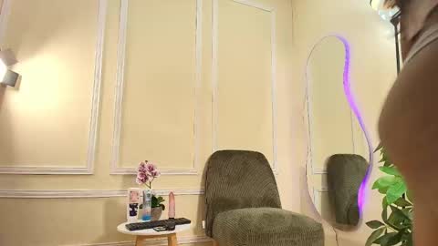 Snapshot of keila_hott20 chatting on 10/08/25, 12:25 keila online show from 10/08/25, 12:25