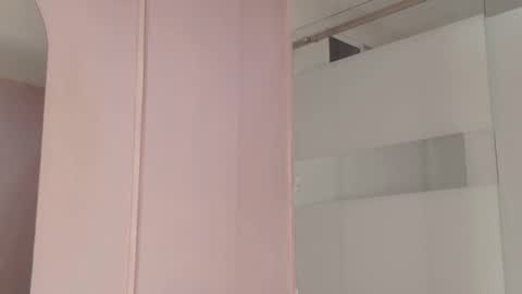 Snapshot of keila_hott20 chatting on 10/27/25, 01:42 keila online show from 10/27/25, 01:42