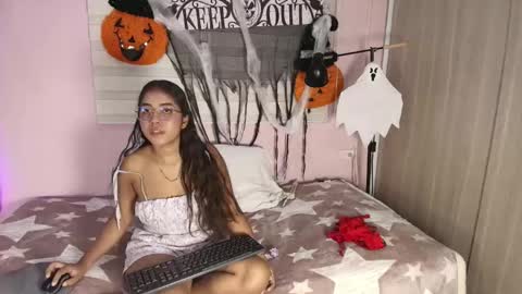 Snapshot of keila_hott20 chatting on 10/30/25, 02:57 keila online show from 10/30/25, 02:57