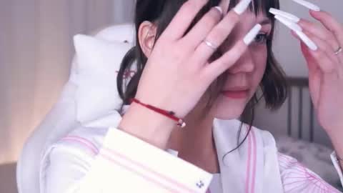 Snapshot of keira_nightly chatting on 11/27/25, 06:54 Kira online show from 11/27/25, 06:54