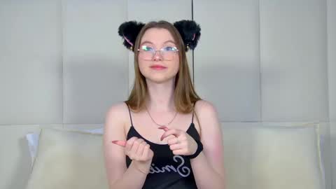 Snapshot of keiraace chatting on 01/12/25, 06:05 Keira online show from 01/12/25, 06:05
