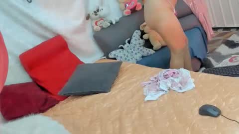 keira online show from 10/24/25, 01:03