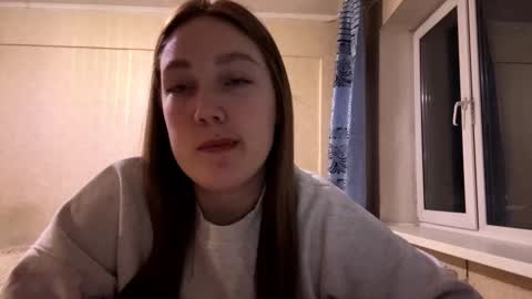 Snapshot of kellyekusnic chatting on 10/20/25, 09:10 Mia online show from 10/20/25, 09:10