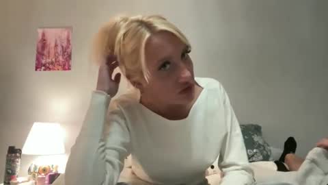 kellygbaby online show from 11/23/25, 11:04