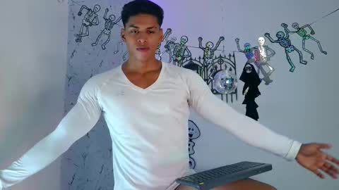 Snapshot of ken__owensx chatting on 10/13/25, 04:07 ken__owensx online show from 10/13/25, 04:07
