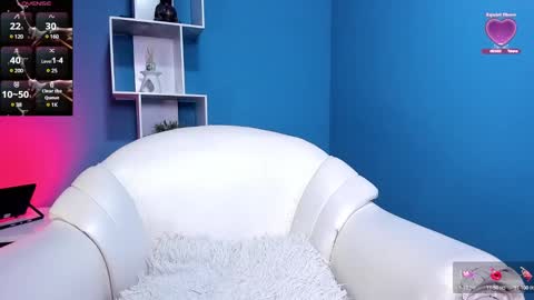 Snapshot of kenda_hot chatting on 01/20/25, 02:25 Laura online show from 01/20/25, 02:25
