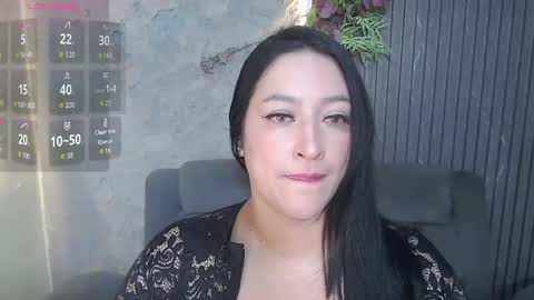 Snapshot of kenda_hot chatting on 09/10/25, 12:49 Laura online show from 09/10/25, 12:49
