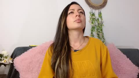 Snapshot of kendal_mosk chatting on 12/16/24, 12:59 Valery online show from 12/16/24, 12:59