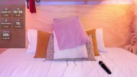 Snapshot of kendallqueenn chatting on 11/13/25, 02:43 Kendall online show from 11/13/25, 02:43