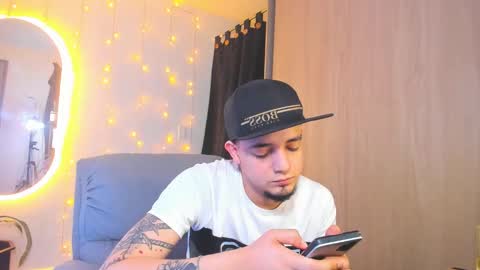 Snapshot of kendel_dimitri chatting on 12/20/24, 07:33 kendel_dimitri online show from 12/20/24, 07:33