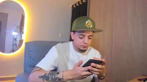 Snapshot of kendel_dimitri chatting on 01/20/25, 05:15 kendel_dimitri online show from 01/20/25, 05:15