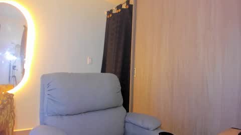 Snapshot of kendel_dimitri chatting on 02/17/25, 05:04 kendel_dimitri online show from 02/17/25, 05:04