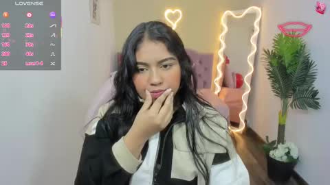 Snapshot of kendra_tay chatting on 02/17/25, 03:15 kendra online show from 02/17/25, 03:15