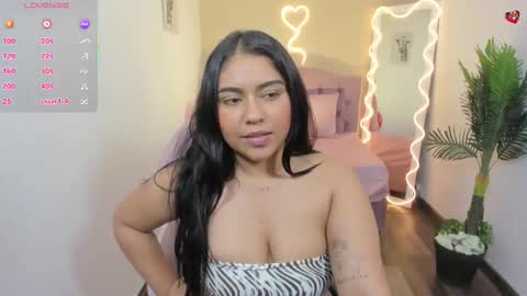 Snapshot of kendra_tay chatting on 02/17/25, 09:24 kendra online show from 02/17/25, 09:24