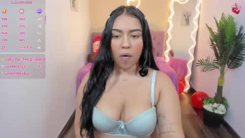 Snapshot of kendra_tay chatting on 02/20/25, 06:39 kendra online show from 02/20/25, 06:39