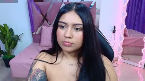 Snapshot of kendra_tay chatting on 10/18/25, 03:53 kendra online show from 10/18/25, 03:53