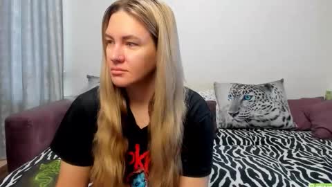 Kendra online show from 09/15/25, 12:54