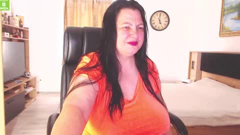 Snapshot of kendrasecrets chatting on 09/17/25, 01:57 Kendra online show from 09/17/25, 01:57