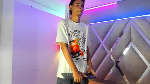 kenix online show from 11/07/25, 09:37