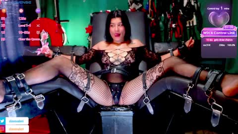 Snapshot of kenllyhot_and_valeriahell chatting on 01/13/25, 05:44 Valeria slave online show from 01/13/25, 05:44