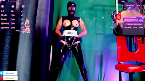 Snapshot of kenllyhot_and_valeriahell chatting on 01/24/25, 01:25 Valeria slave online show from 01/24/25, 01:25