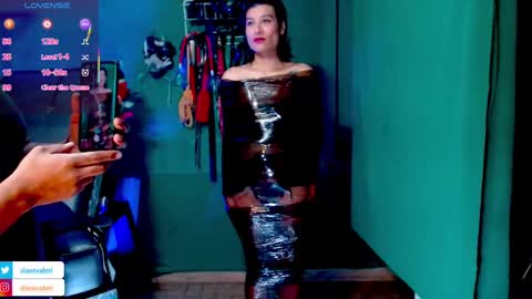 Snapshot of kenllyhot_and_valeriahell chatting on 03/06/25, 12:52 Valeria slave online show from 03/06/25, 12:52